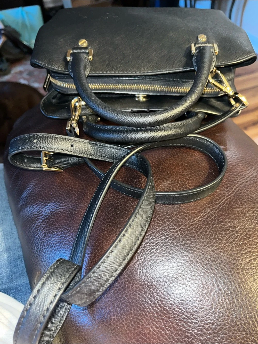 EUC Authentic Michael Kors Small Savannah Handbag.